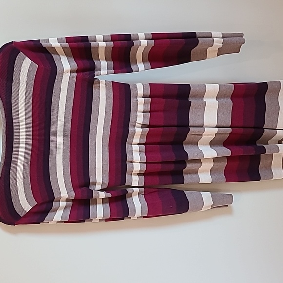 Long sleeve striped dress. - Picture 4 of 4